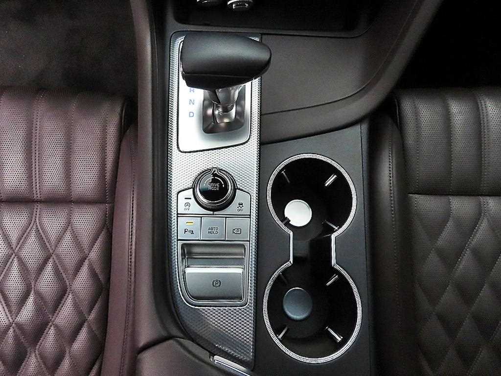 Genesis G70 - Vista 10
