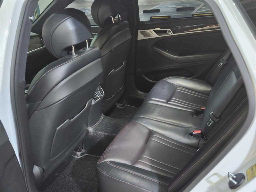 Genesis G80 - Vista 8