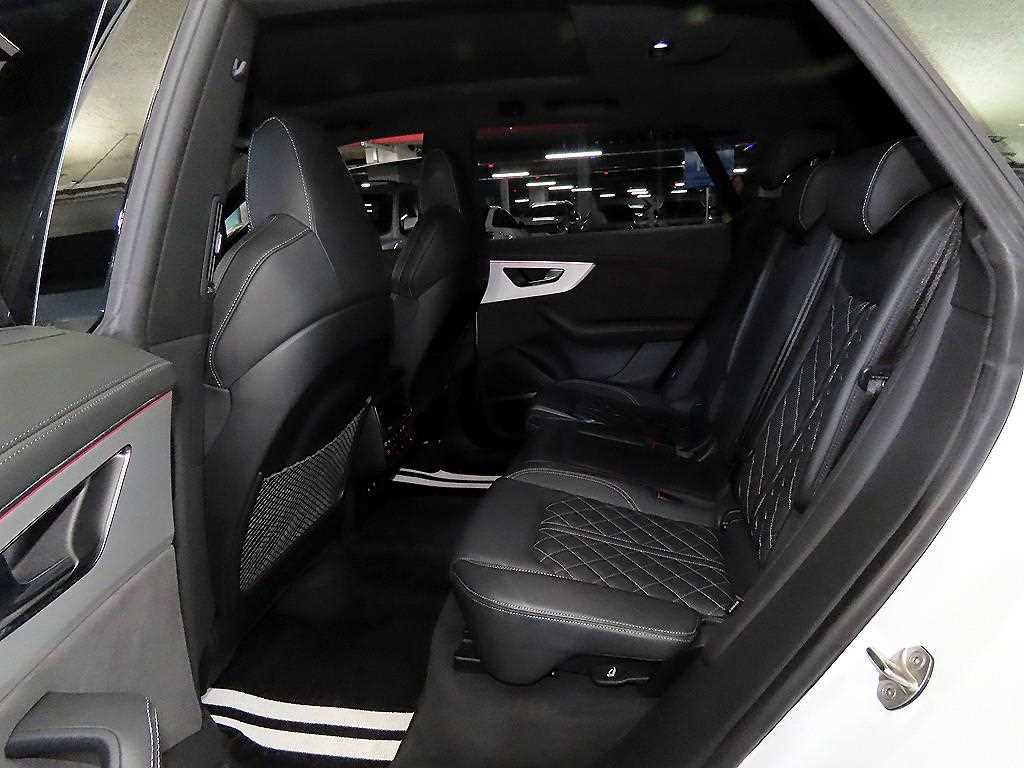 Audi Q8 - Vista 7