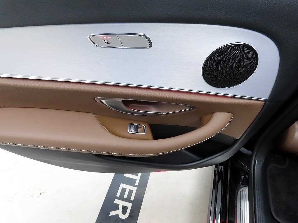 Mercedes Benz E class - Vista 12