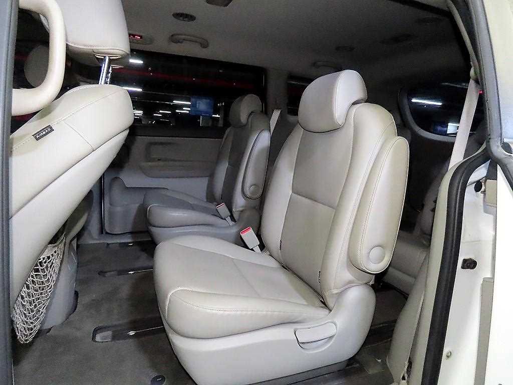 KIA Carnival - Vista 7