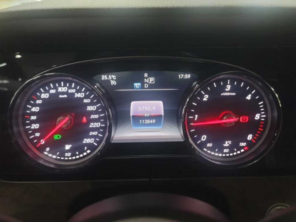 Mercedes Benz E class - Vista 9