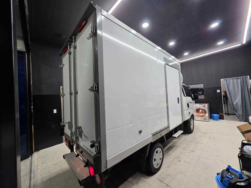 Small Truck Top_Delivery only tower car - Vista 5