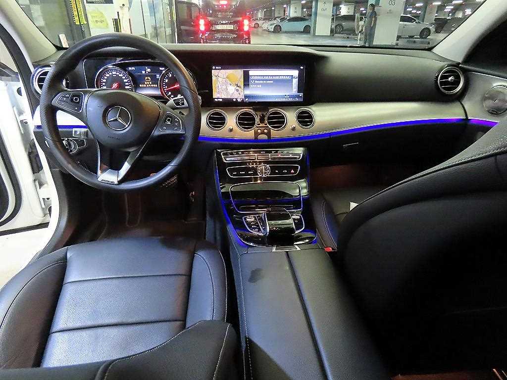 Mercedes Benz E class - Vista 10