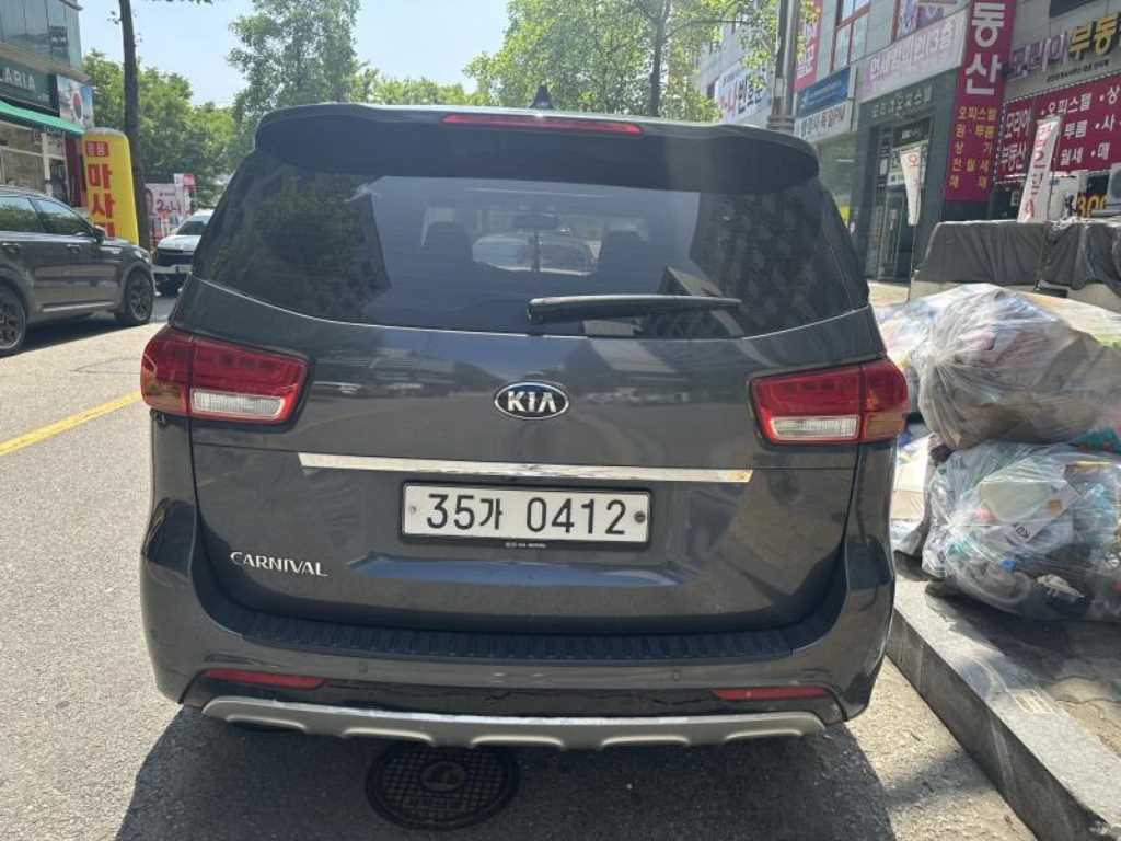 KIA Carnival - Vista 4