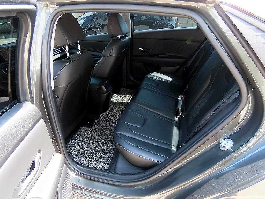 HYUNDAI Avante - Vista 6