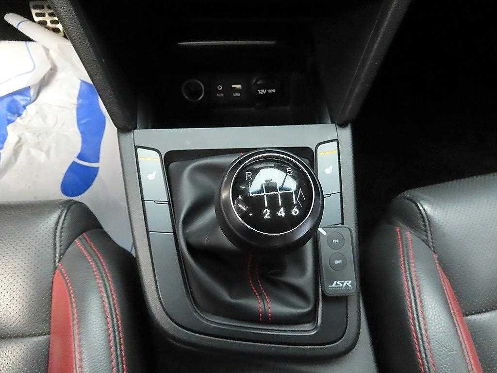 HYUNDAI Avante - Vista 10