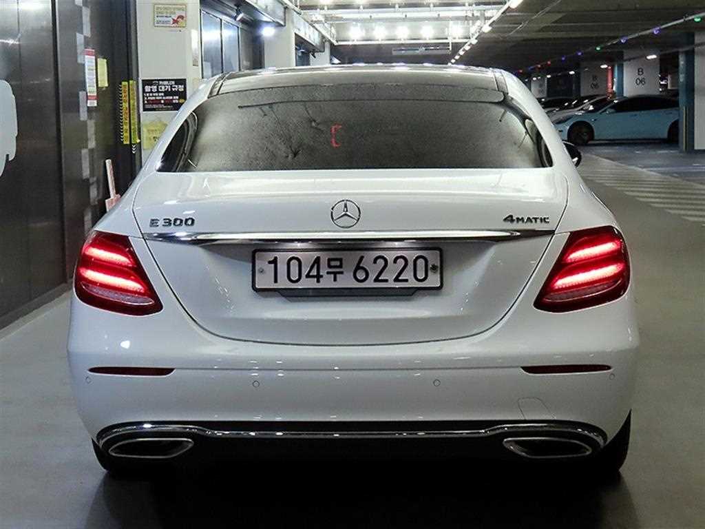 Mercedes Benz E class - Vista 5