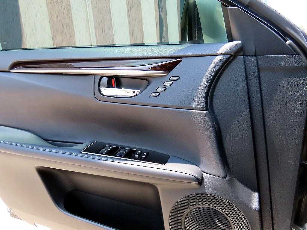 Lexus ES - Vista 11