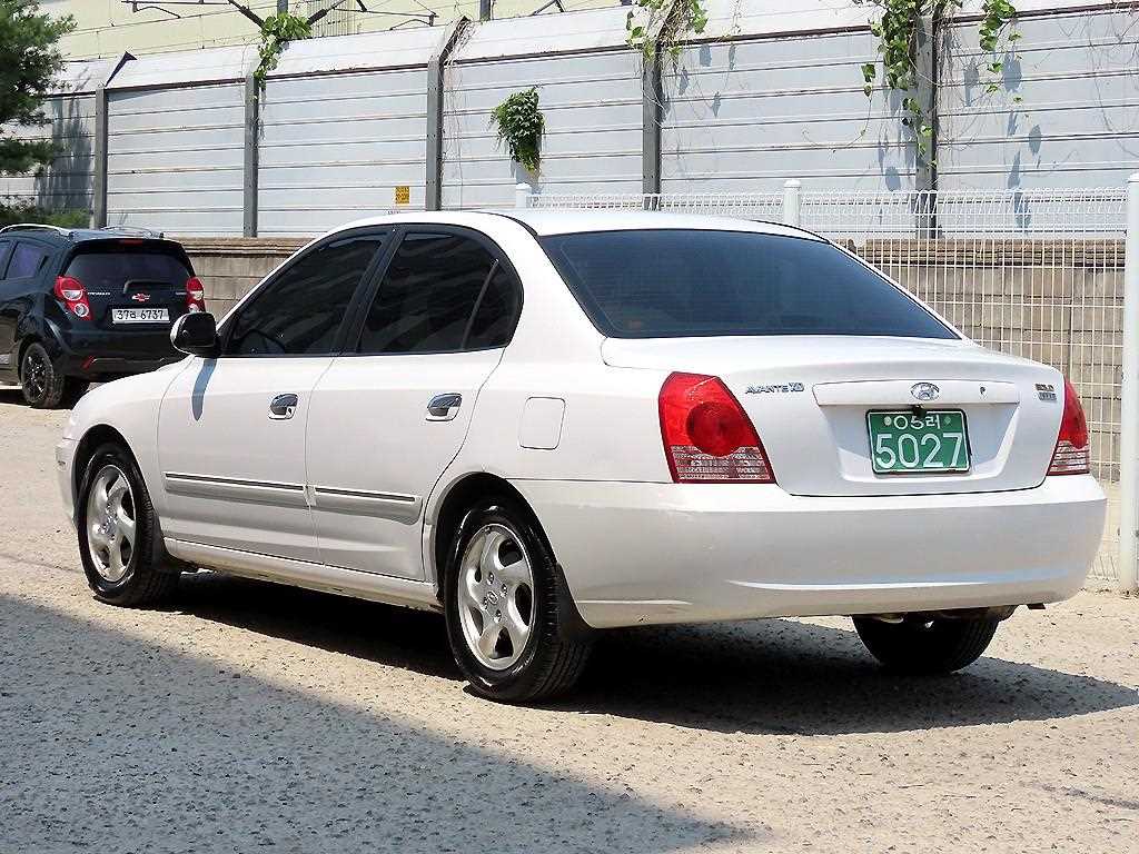 HYUNDAI Avante - Vista 3