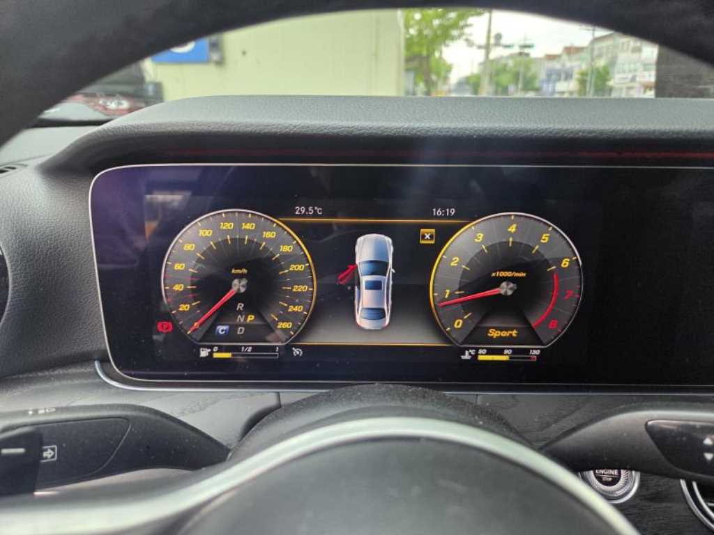 Mercedes Benz E class - Vista 4
