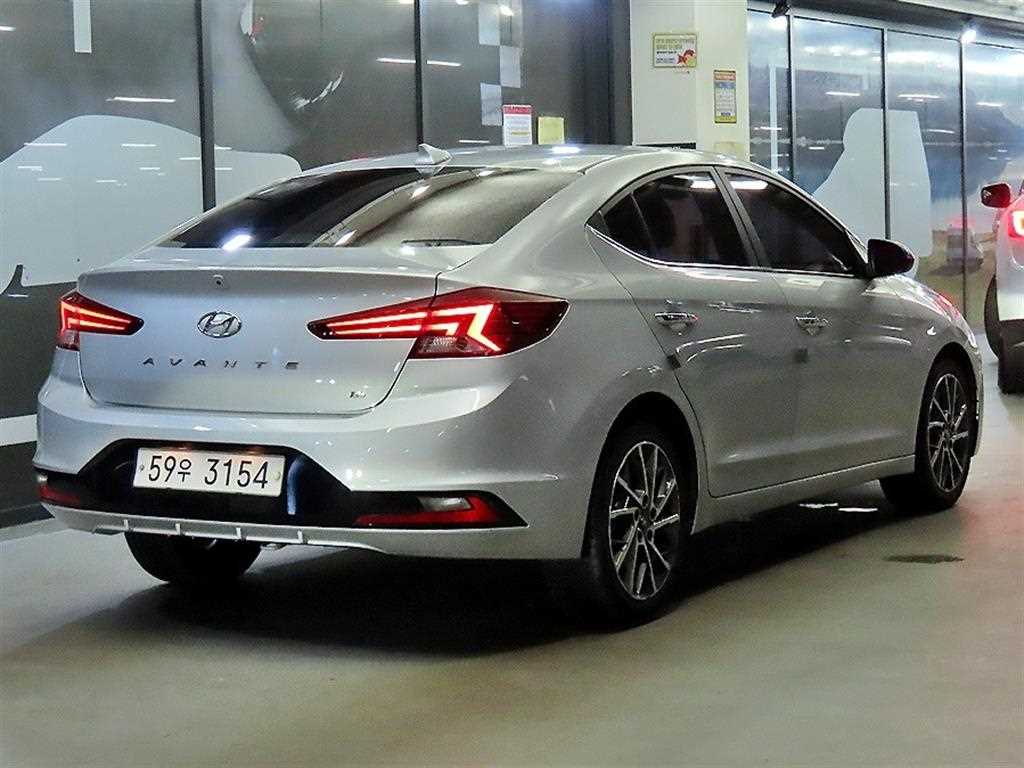HYUNDAI Avante - Vista 4