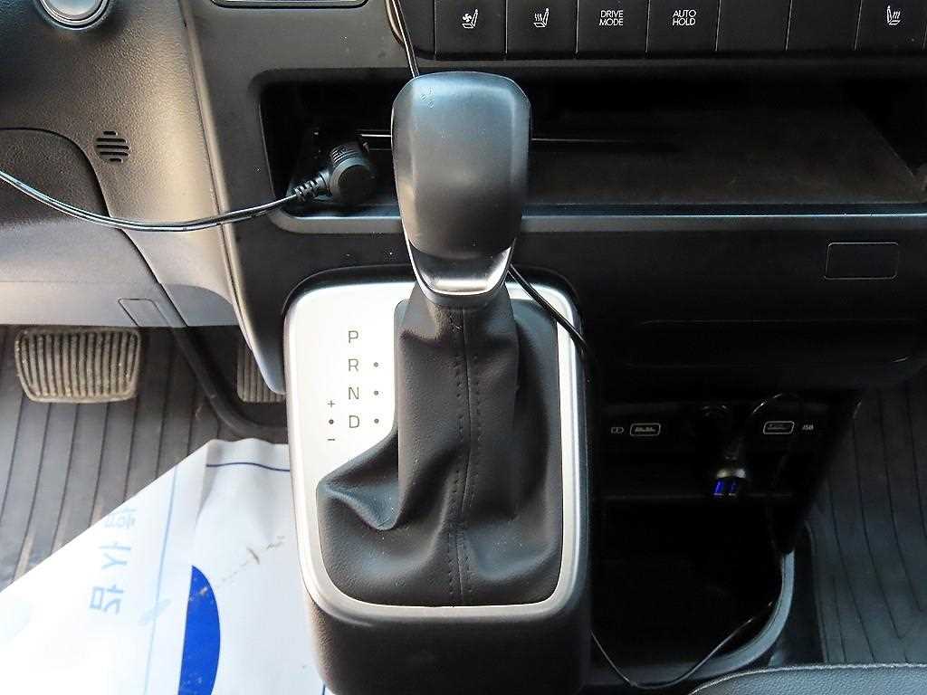 HYUNDAI Staria - Vista 10