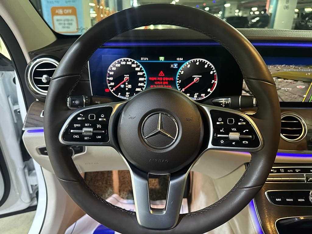 Mercedes Benz E class - Vista 9