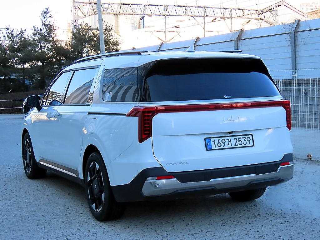 KIA Carnival 2024 Blanco - Importación desde Corea - HF Imports Iquique - Foto 16
