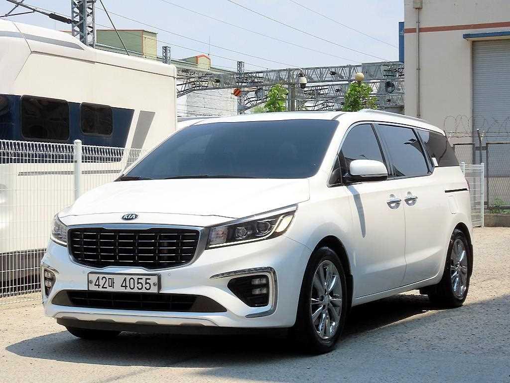 KIA Carnival - Vista 2