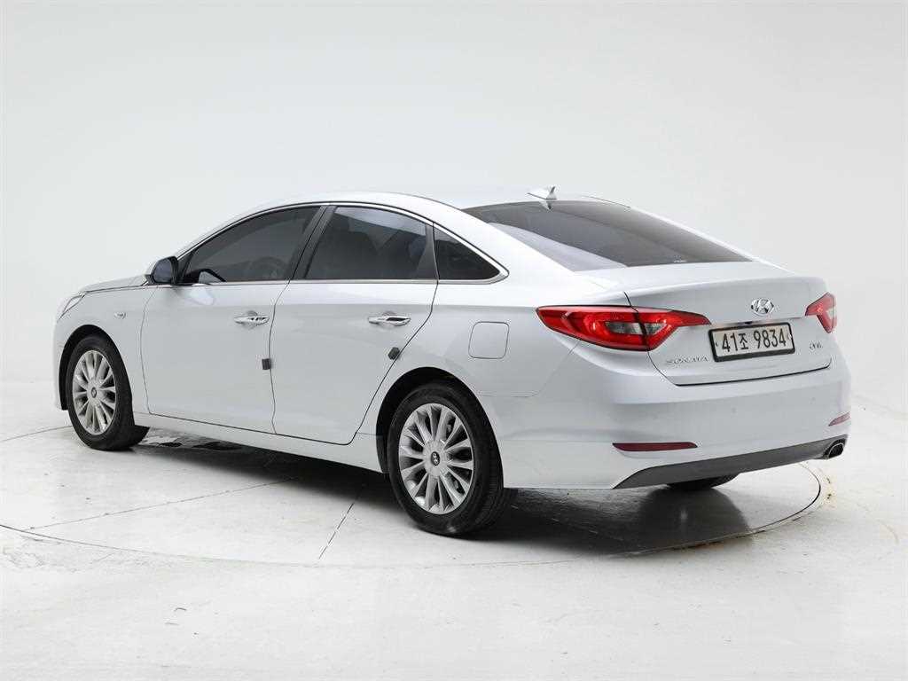 HYUNDAI Sonata - Vista 4