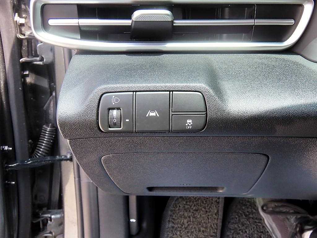 HYUNDAI Avante - Vista 12