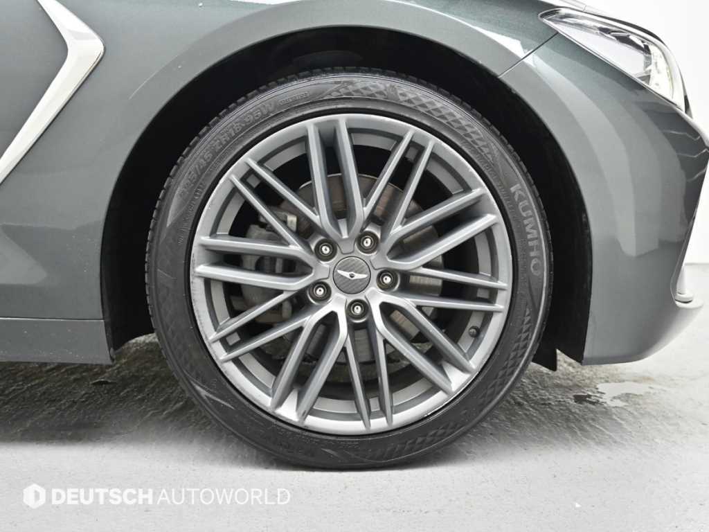 Genesis G70 - Vista 5