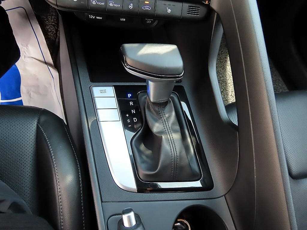 HYUNDAI Avante - Vista 10