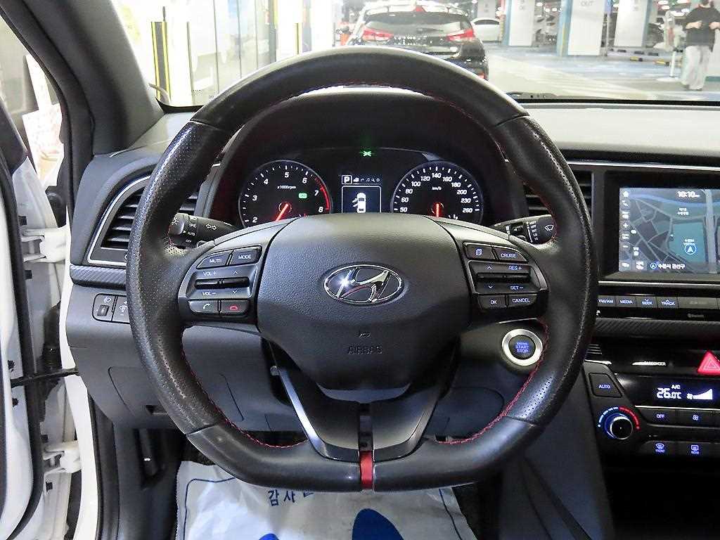 HYUNDAI Avante - Vista 8