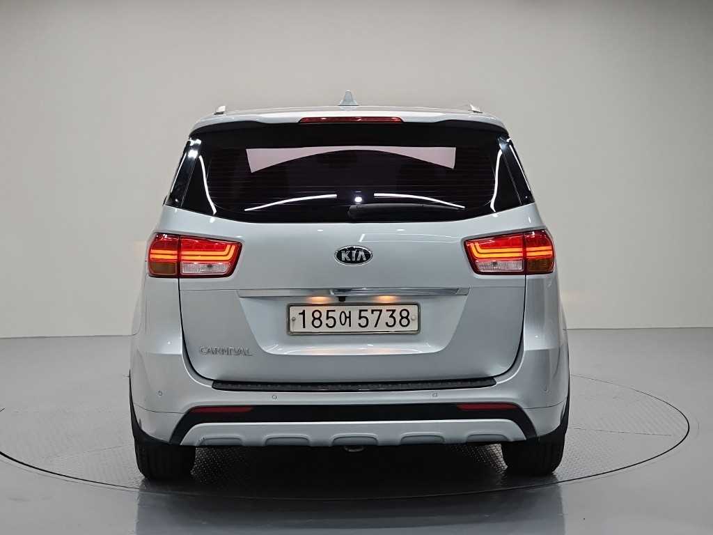 KIA Carnival - Vista 3