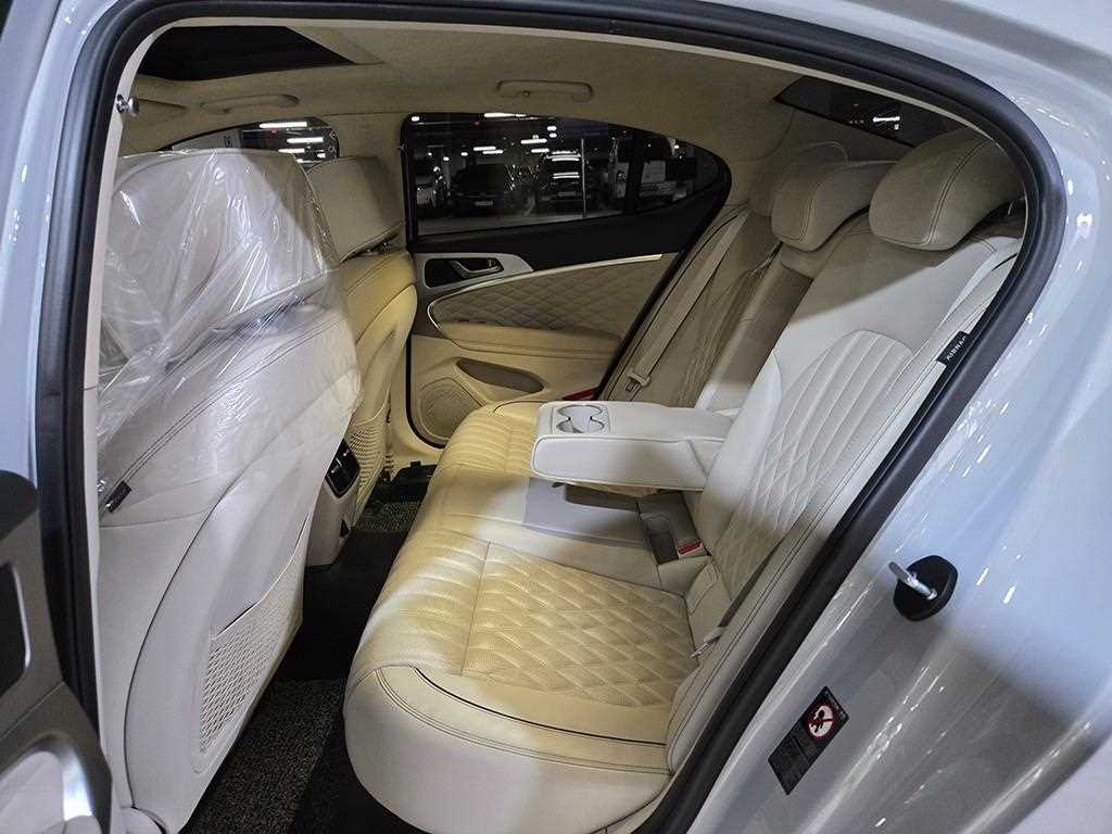 Genesis G70 - Vista 8