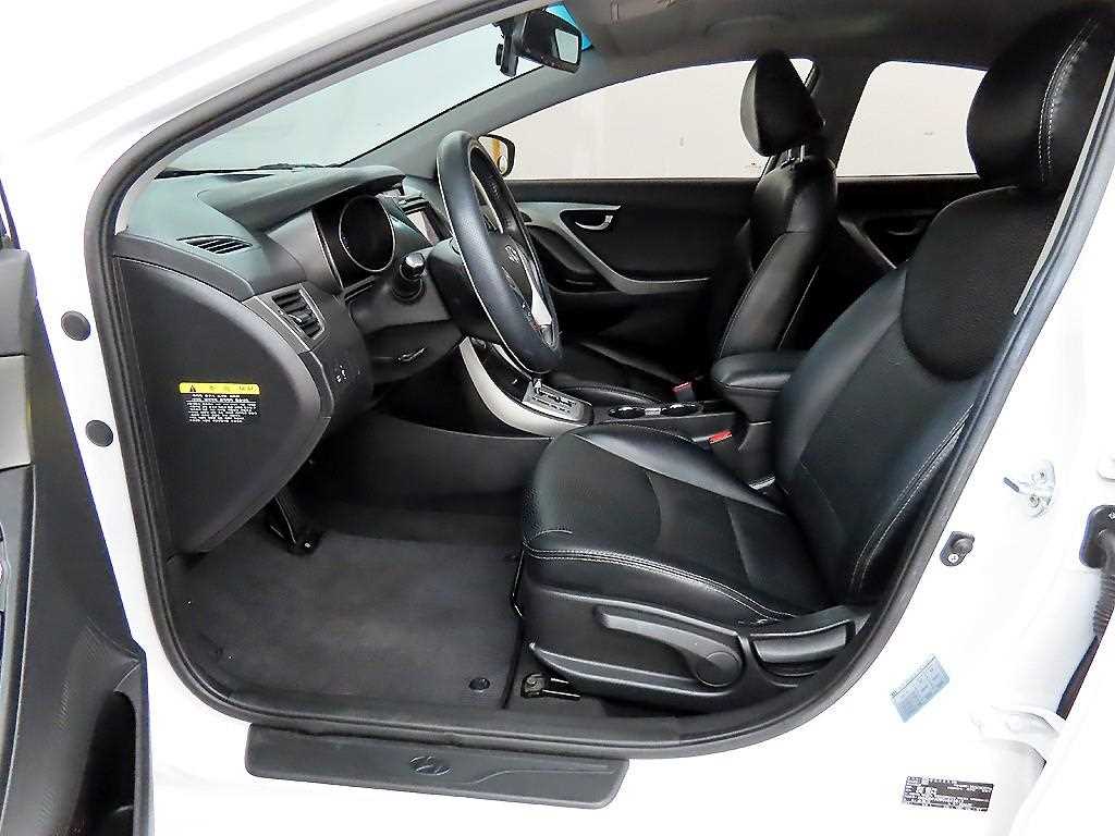 HYUNDAI Avante - Vista 5