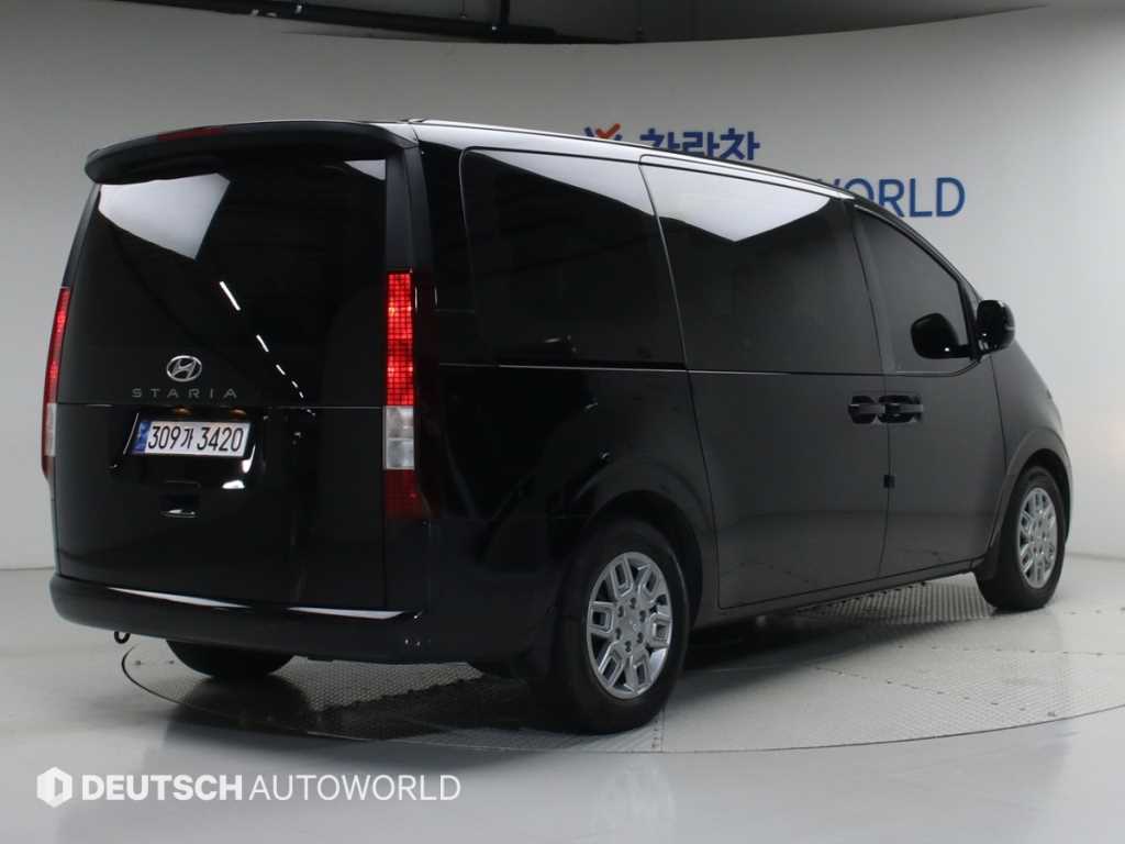 HYUNDAI Staria - Vista 2