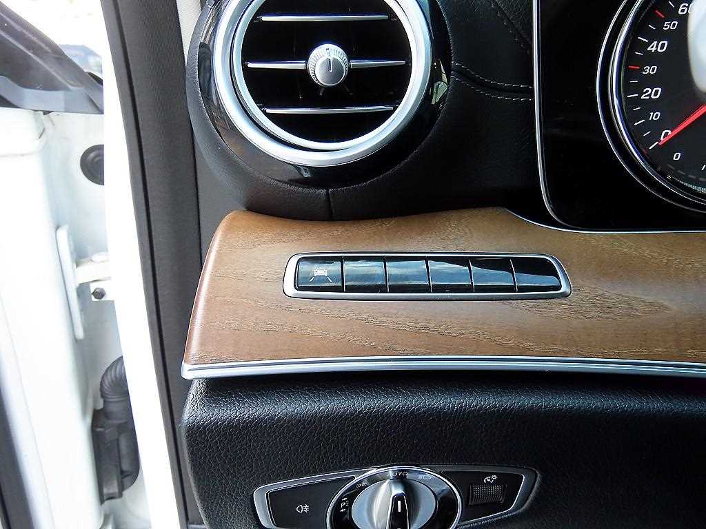 Mercedes Benz E class - Vista 11