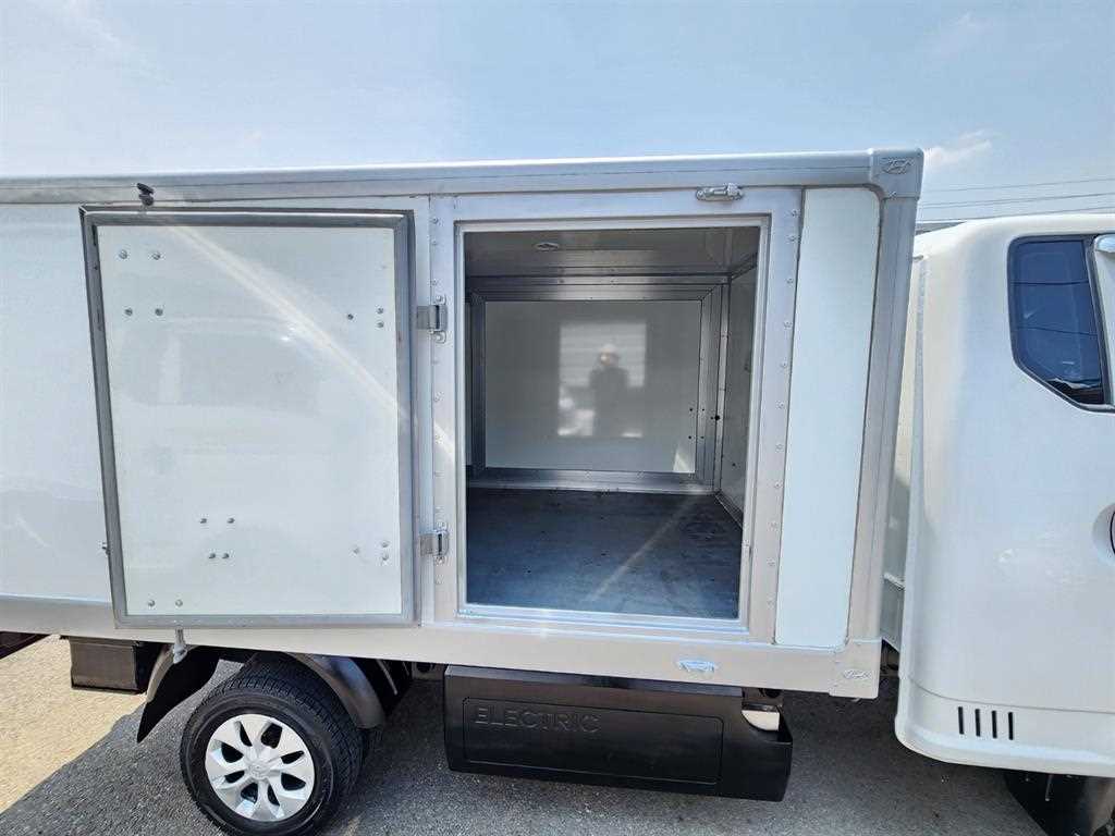Small Truck Normal Box(Low Deck) - Vista 11