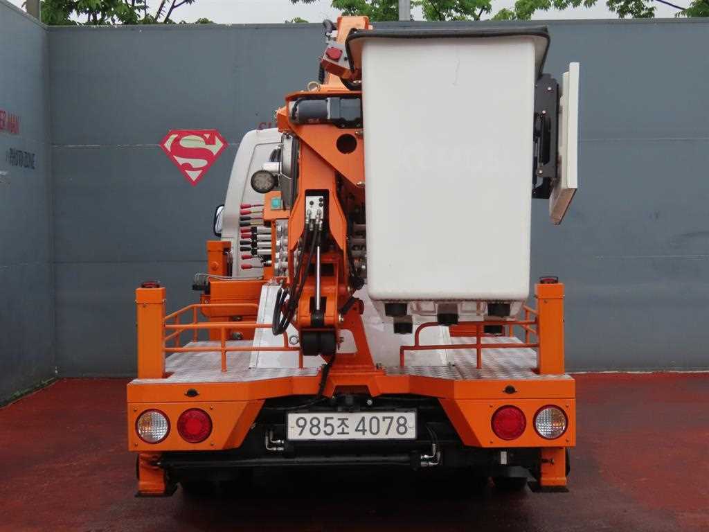 Small Truck Complaint (complaint vehicle) - Vista 5