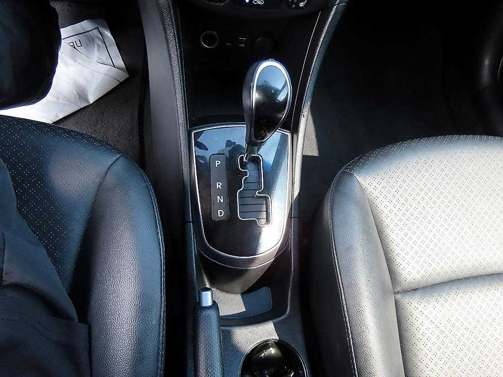 HYUNDAI Accent - Vista 10