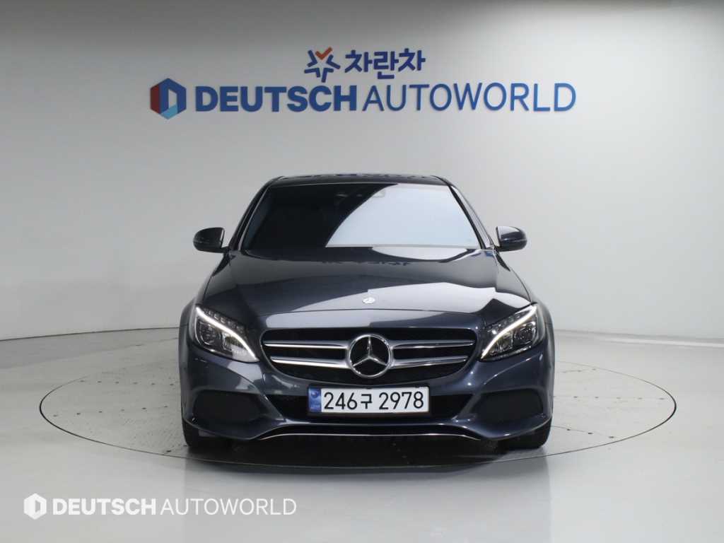 Mercedes Benz C Class - Vista 3