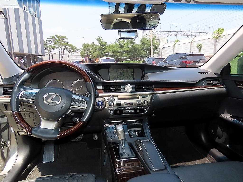 Lexus ES - Vista 7