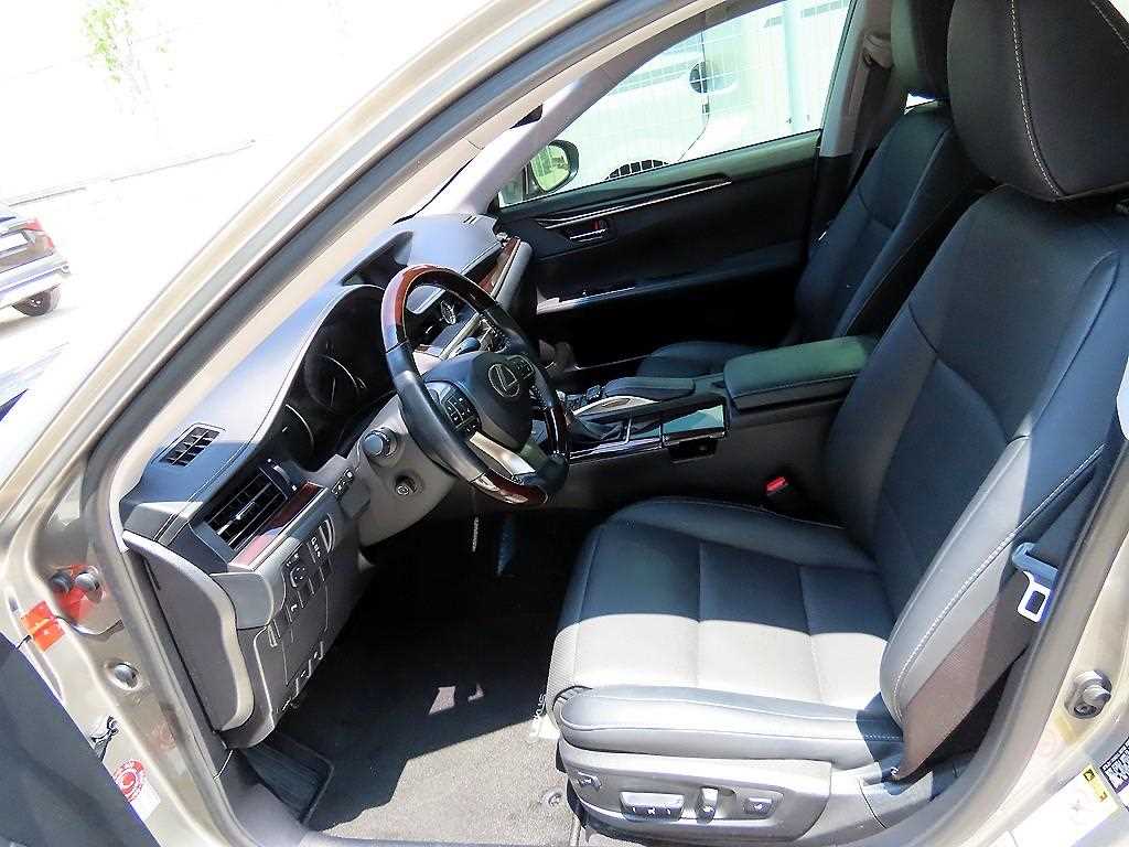 Lexus ES - Vista 5