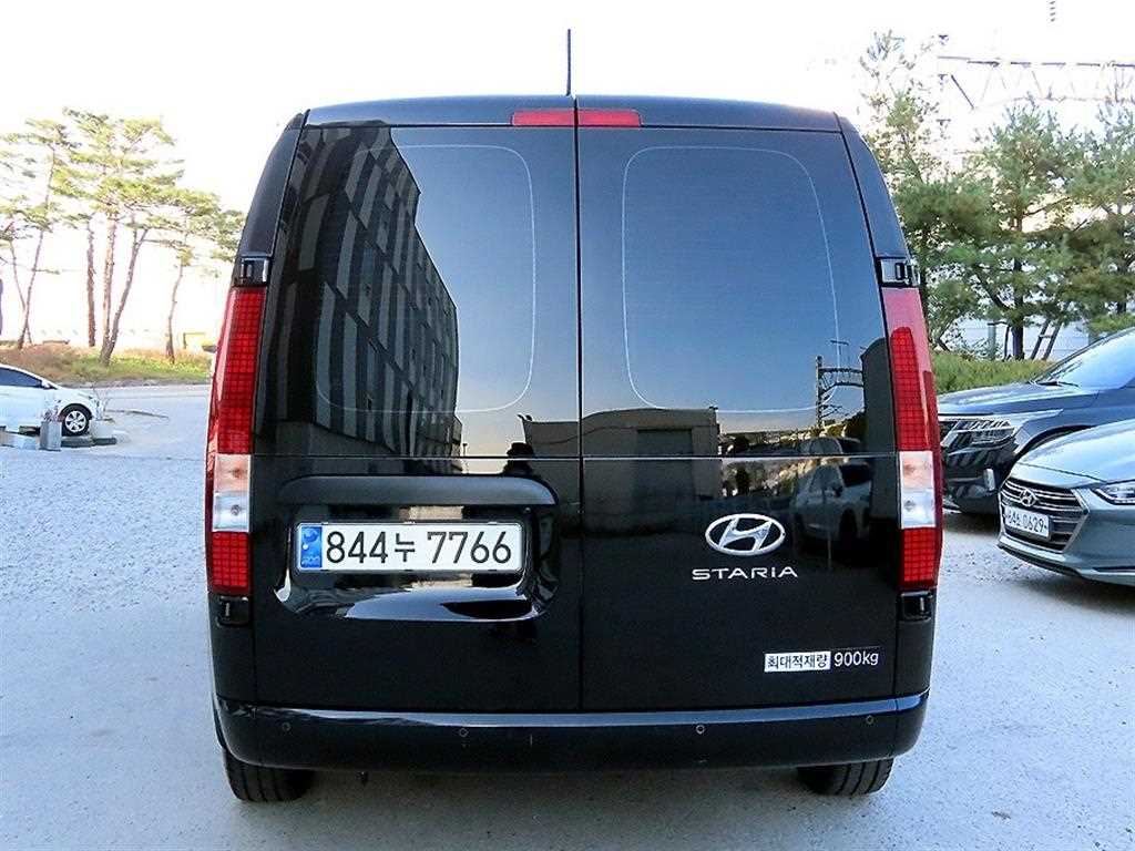 HYUNDAI Staria - Vista 4