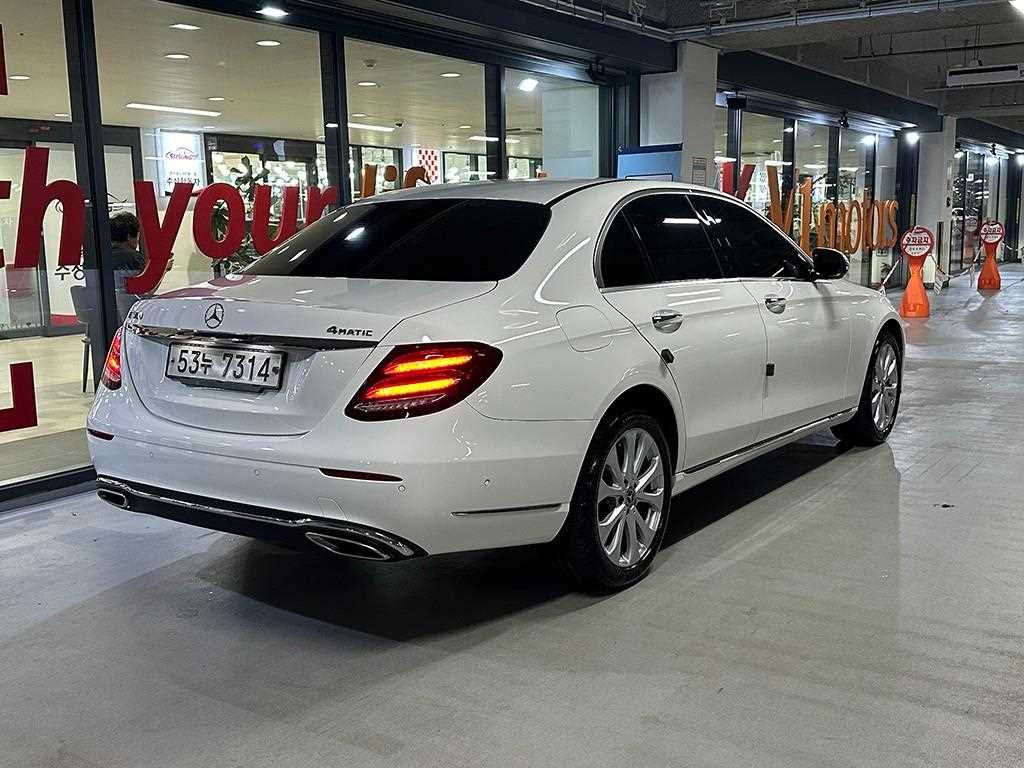 Mercedes Benz E class - Vista 5
