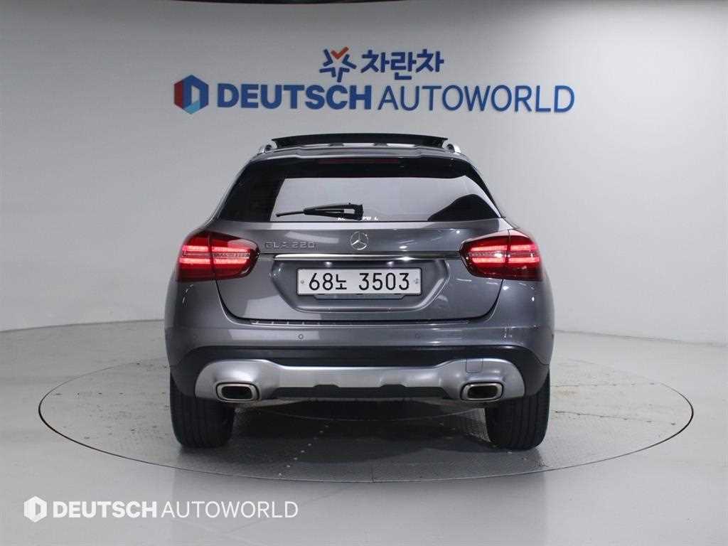 Mercedes Benz GLA Class - Vista 4
