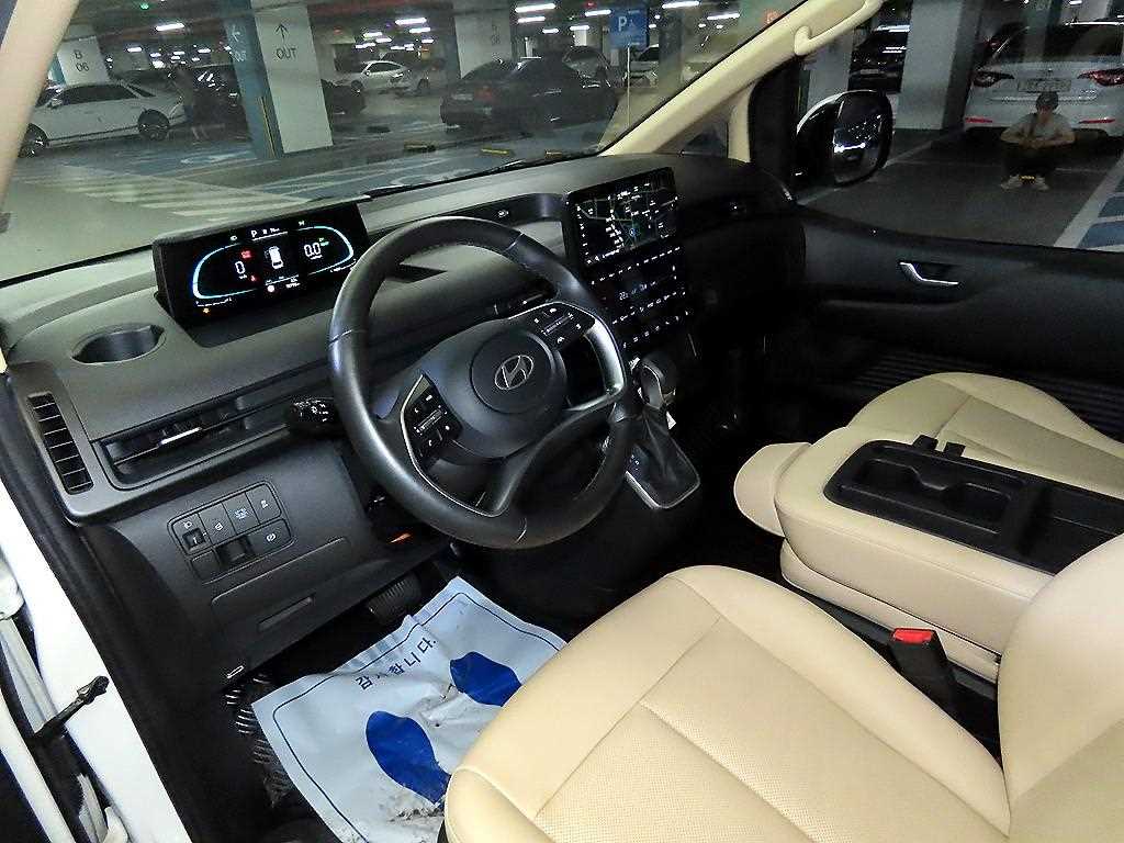 HYUNDAI Staria - Vista 9