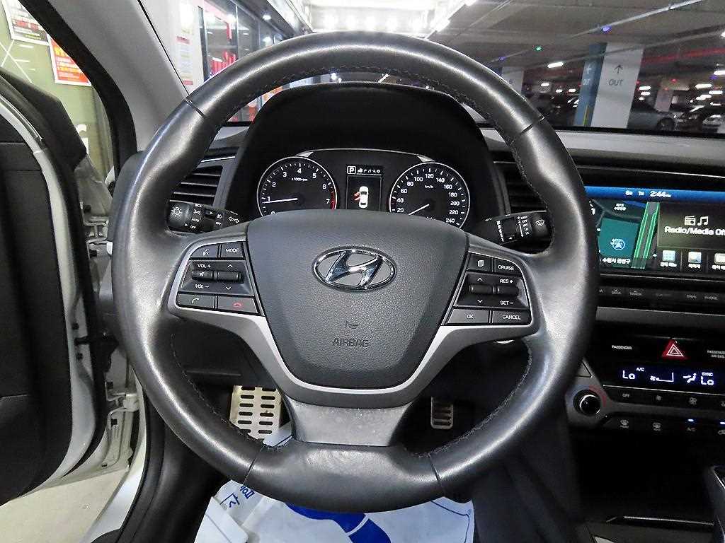 HYUNDAI Avante - Vista 8