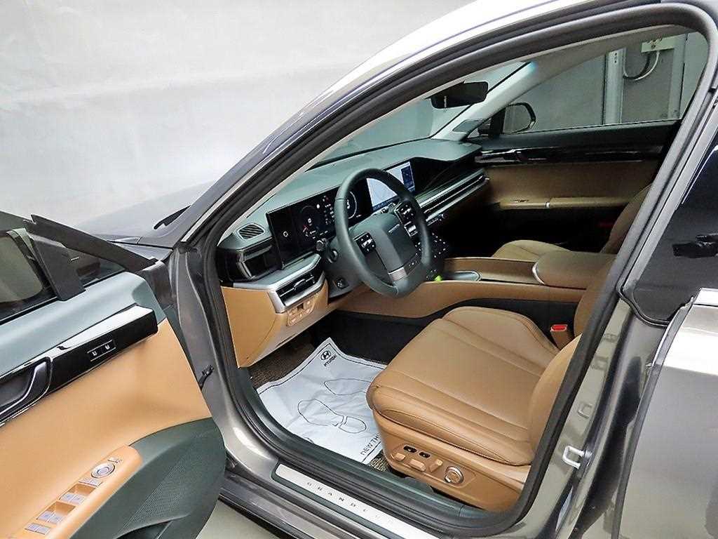 HYUNDAI Grandeur - Vista 5