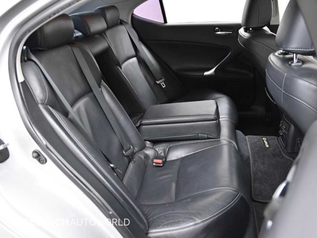 Lexus IS - Vista 12