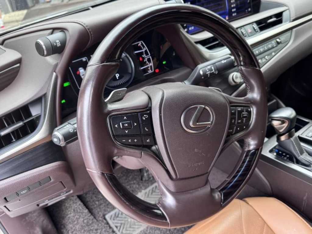 Lexus ES - Vista 5