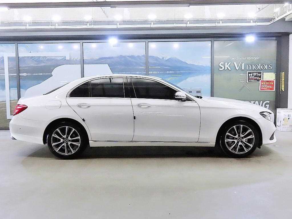 Mercedes Benz E class - Vista 3