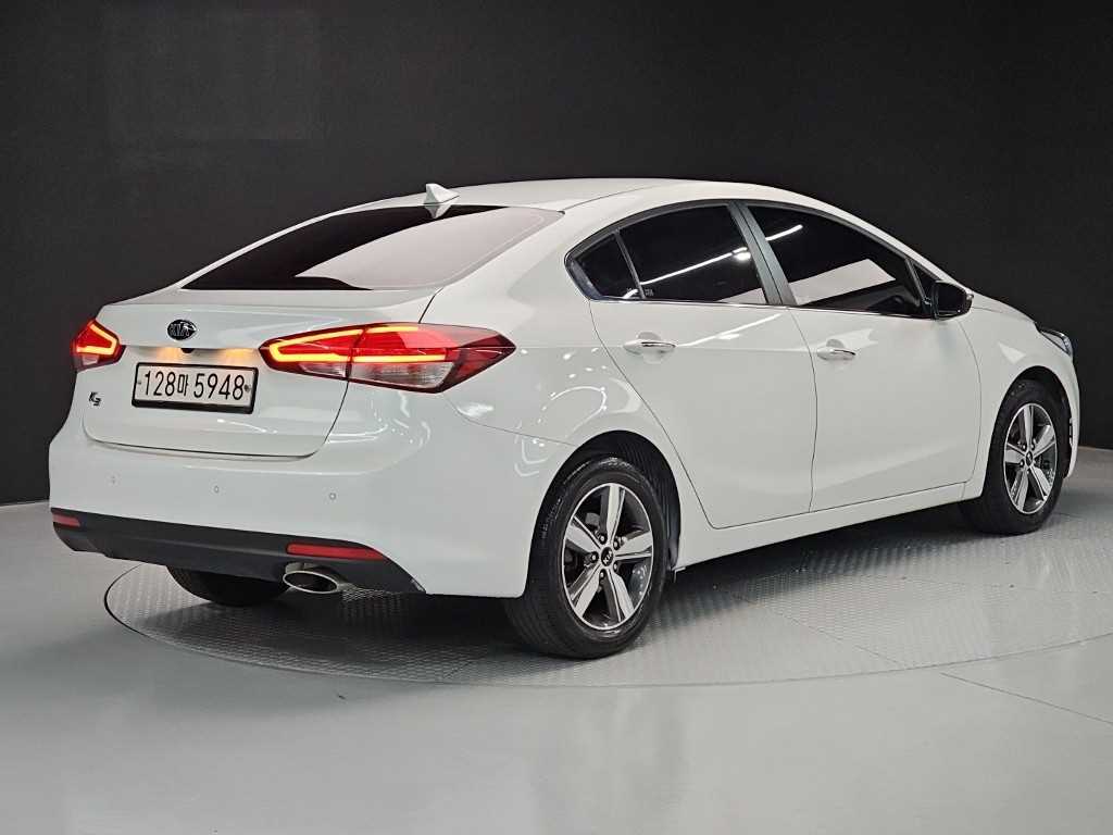 KIA K3 - Vista 4