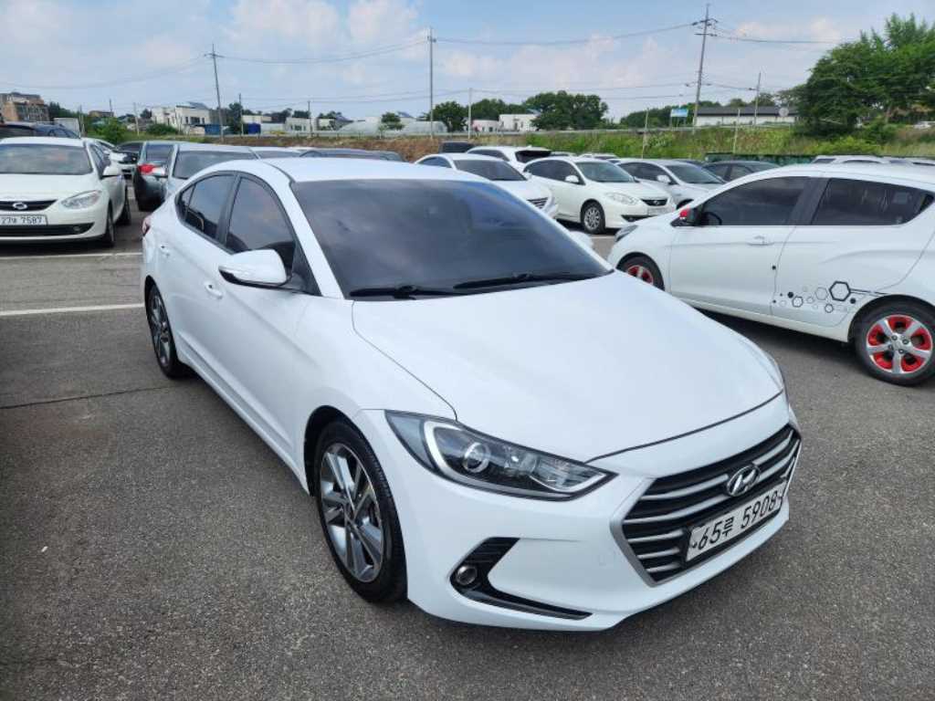 HYUNDAI Avante - Vista 3