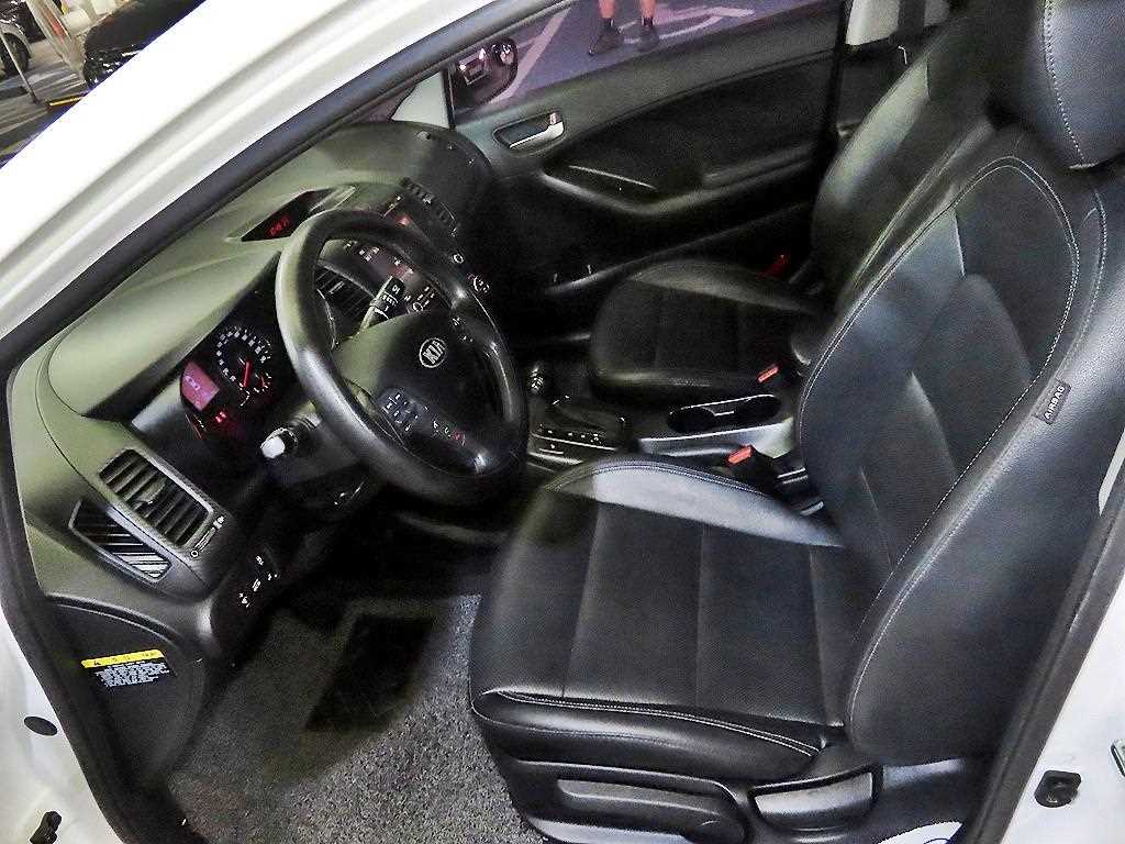 KIA K3 - Vista 6