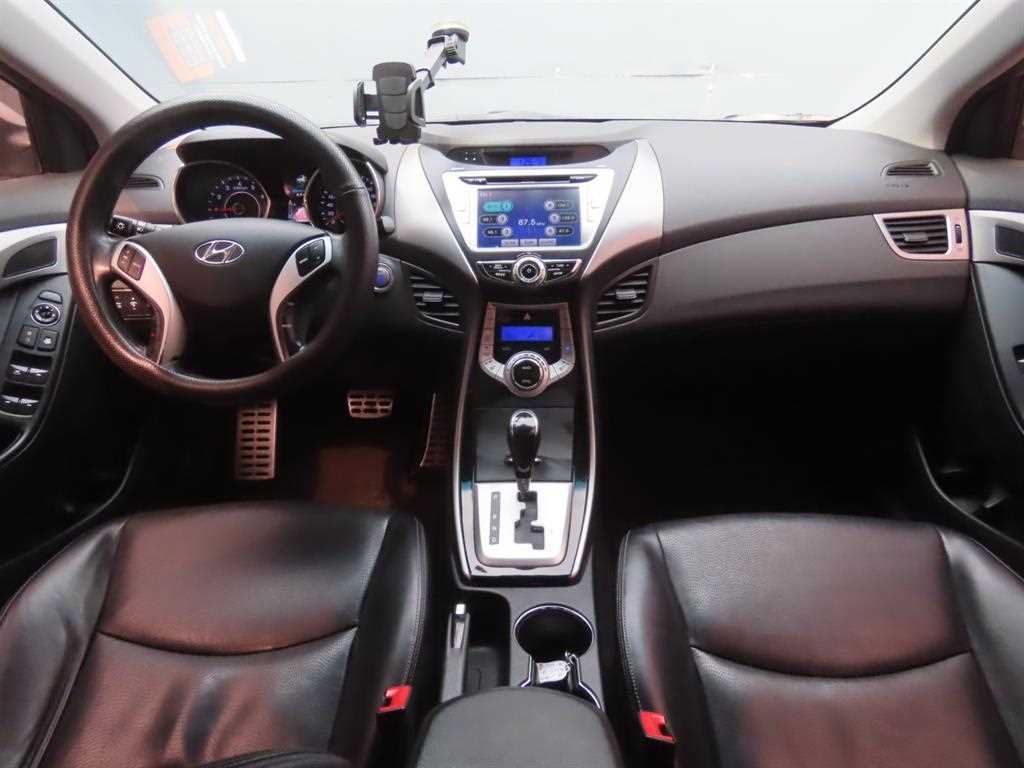 HYUNDAI Avante - Vista 8