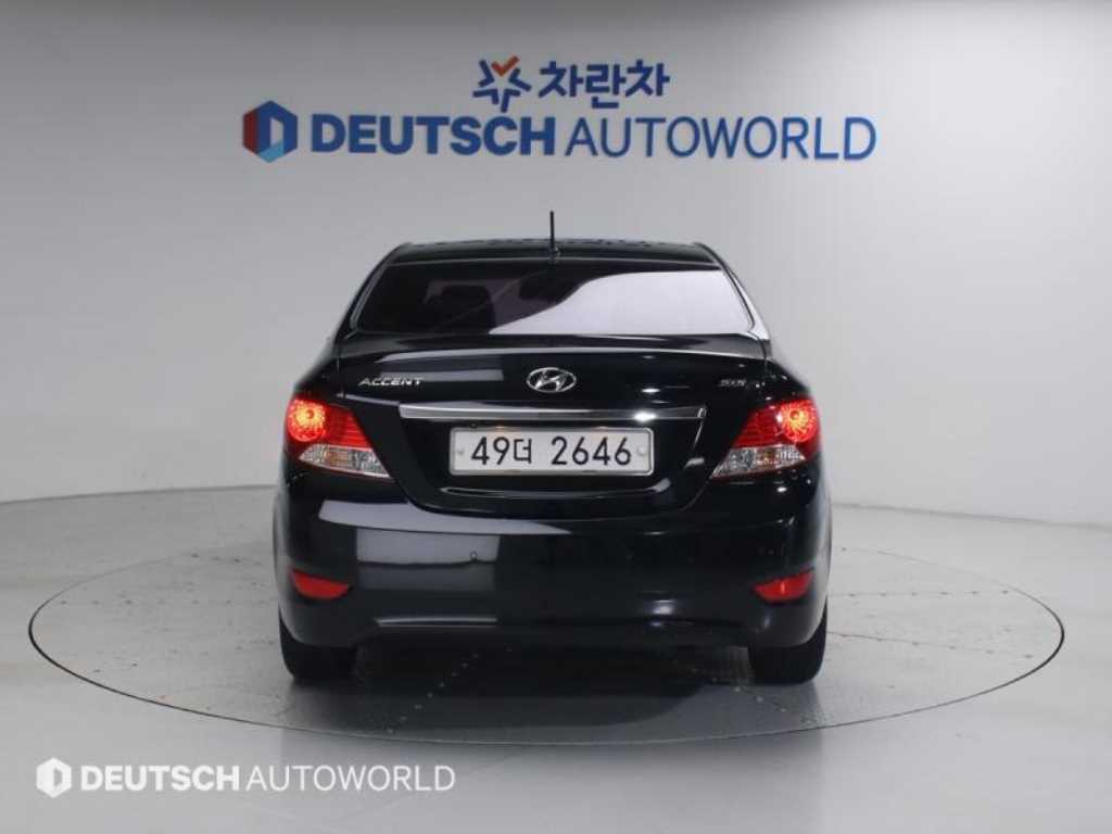 HYUNDAI Accent - Vista 4
